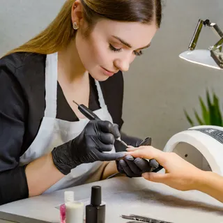 Nail artist